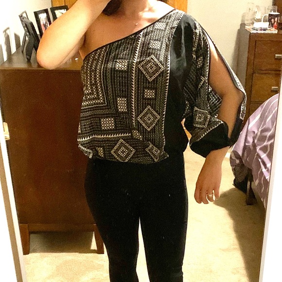BCBG One Shouldered Patterned Top - Picture 7 of 8